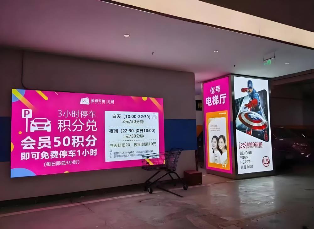 侧挂灯箱与吸塑灯箱的应用场景对比厂家分析_标识_亚克力_面板