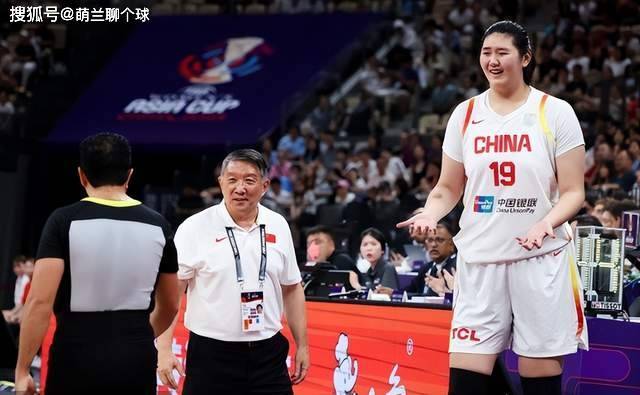 女篮启程赴欧拉练！韩旭李月汝压哨归队 宫鲁鸣点出世界杯核心目标
