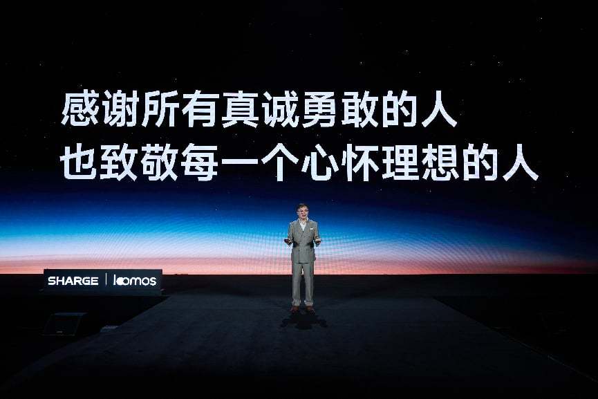 《厚积两年半研发攻关 闪极loomos L1构建AI眼镜全链路创新能力》