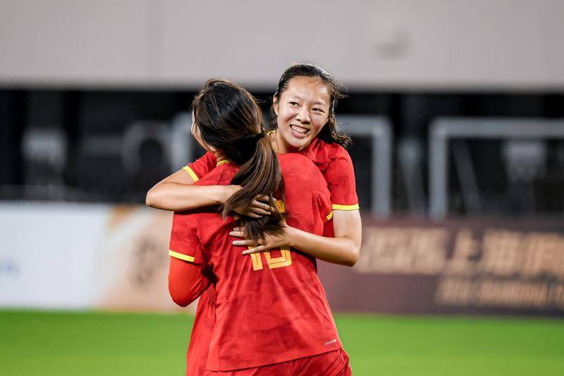 中国U17女足击败曼城U17女足 小组赛三战全胜晋级
