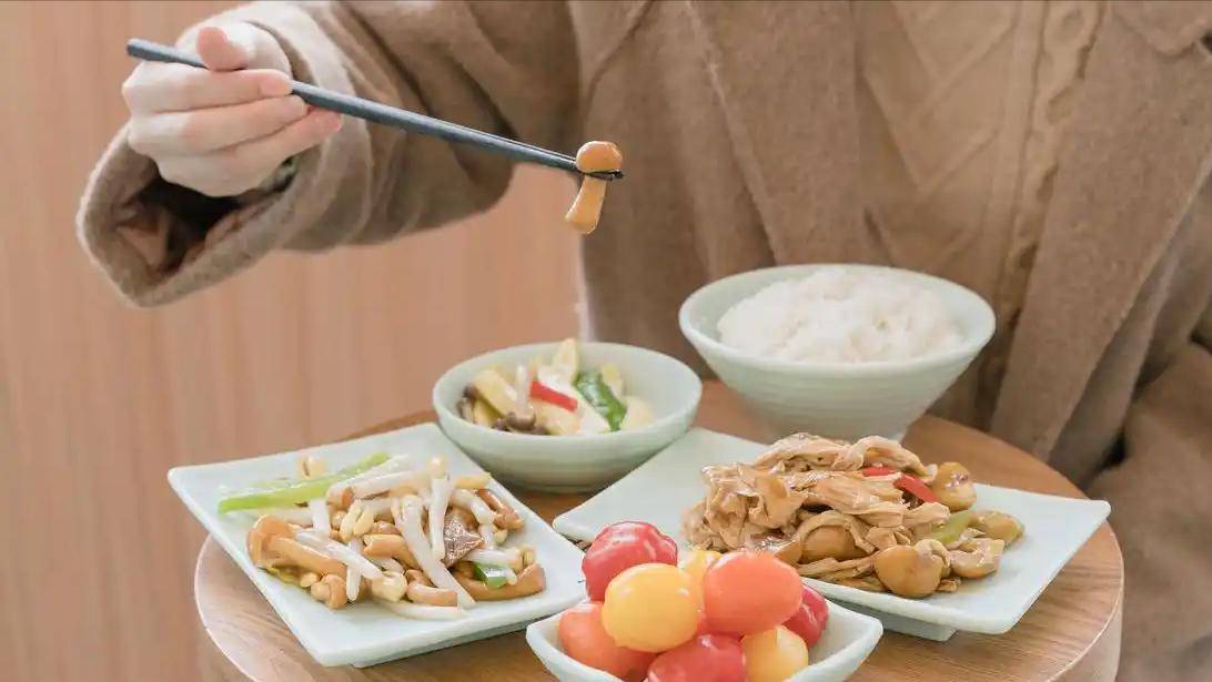 原创            体内有癌、饭后先知，若是饭后常有这些异常症状，或是癌症来敲门