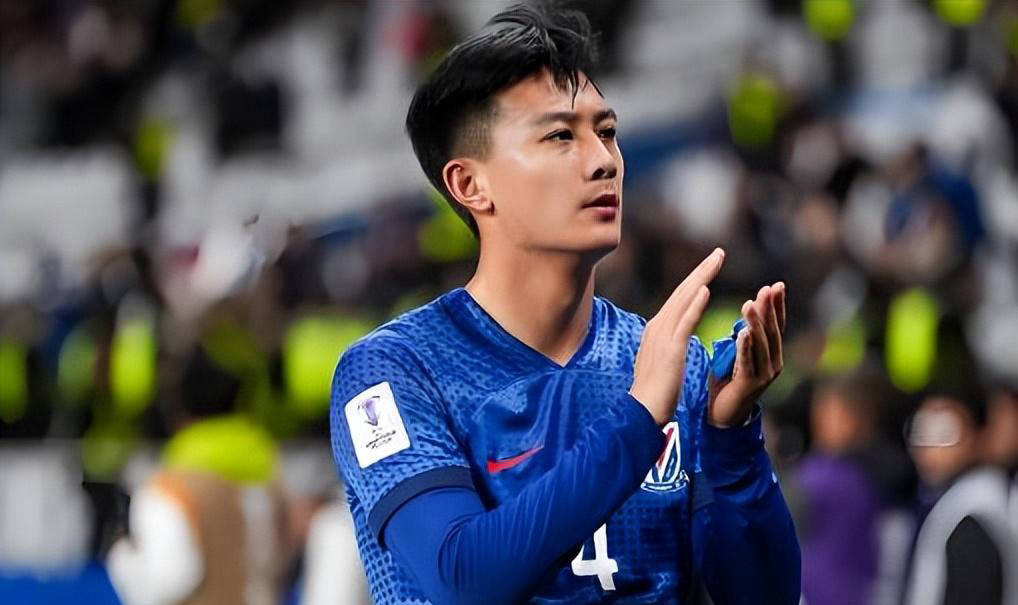 首位被五大联赛俱乐部正式签约的申花本土国脚中卫诞生！