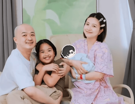 包文婧39岁生日深情告白包贝尔 21年爱情长跑引关注