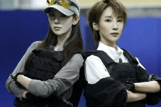 谢楠陈瑶又美又飒被赞警界双花!网友:导演快递警匪剧本封面图