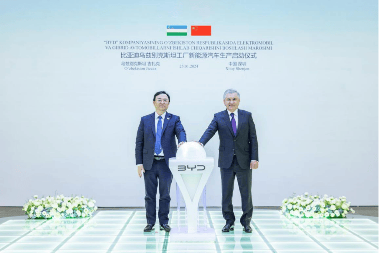 《比亚迪荣获乌兹别克斯坦国家级勋章 总统亲自授奖》