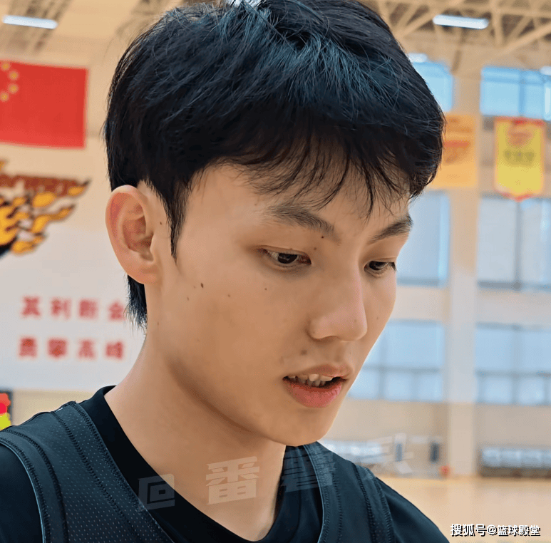 广东多人采访！新帅回应体系和外援，徐杰亲承变化多，周鹏谈回归