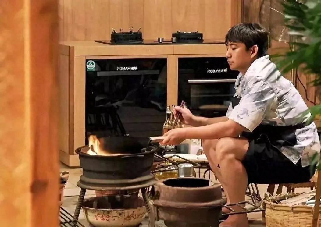 原创            从灶台黄小厨到靠药续命，蘑菇屋没了黄磊，终成我们回不去的遗憾