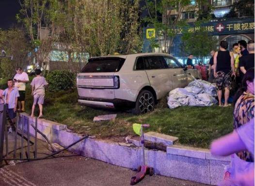 小米回应“澎程首撞”，增程能成销量“解药”吗？