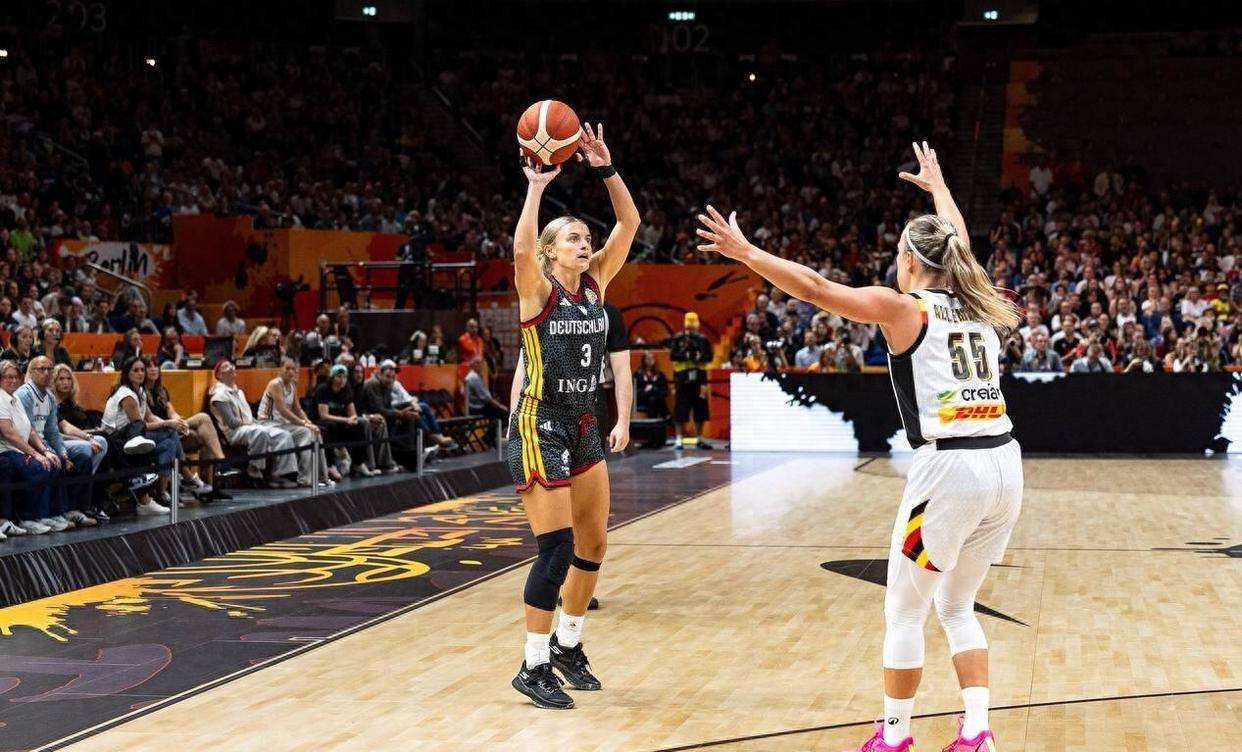 93-74大胜！女篮世界杯惊天大冷门，4强公布，欧洲冠军完败，她们缔造历史