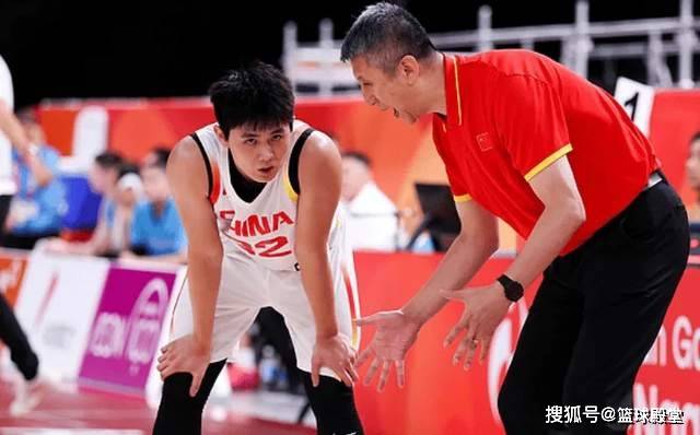 男篮虐巴林4利好！李悦洲全面输出，王俊杰回暖，余嘉豪进步明显