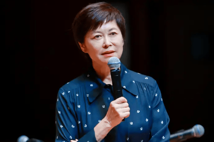 北京大学追思敬一丹：温暖声音永存，敬业精神长青