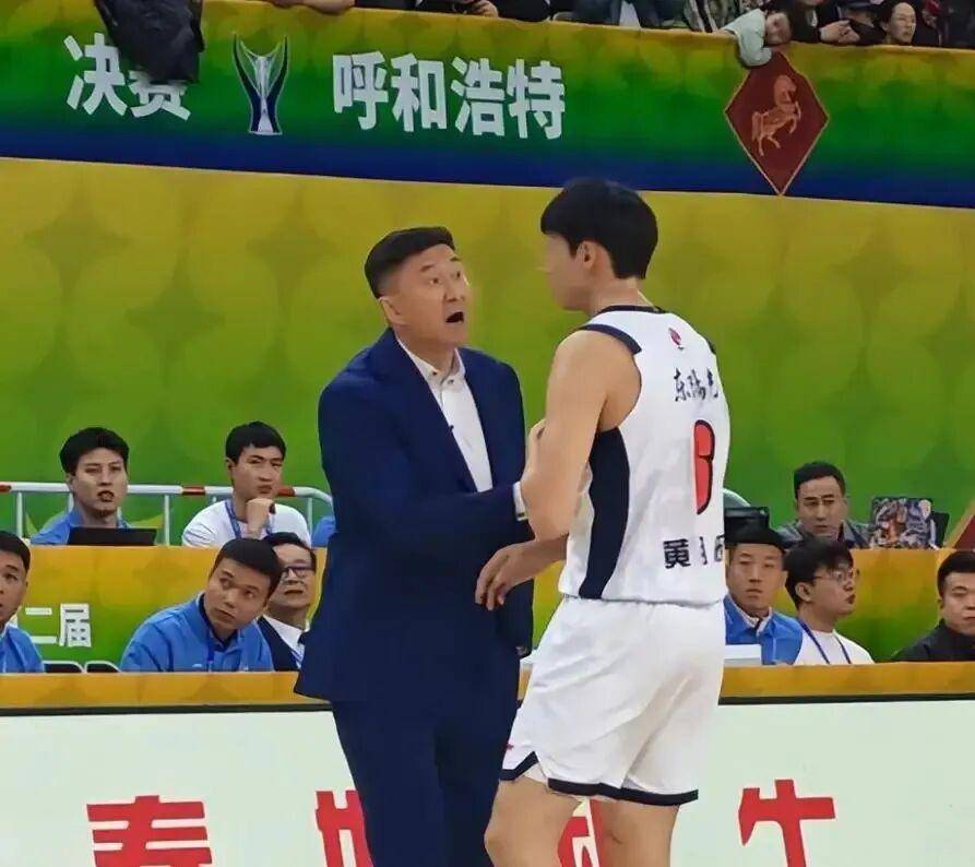 杜锋在时无球可打，换了新帅共得54分，30次助攻，广东宏远变化真大