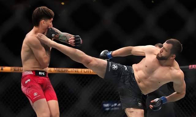 散打沙皇穆斯里穆再战UFC，遭遇失利！