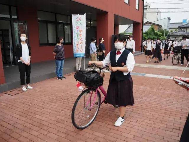请输入图片描述