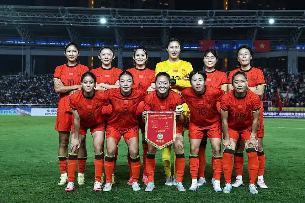 中国女足pk乌兹别克斯坦女足：邵子钦缺阵，李晴潼，王爱芳，乌日古木拉盼进球