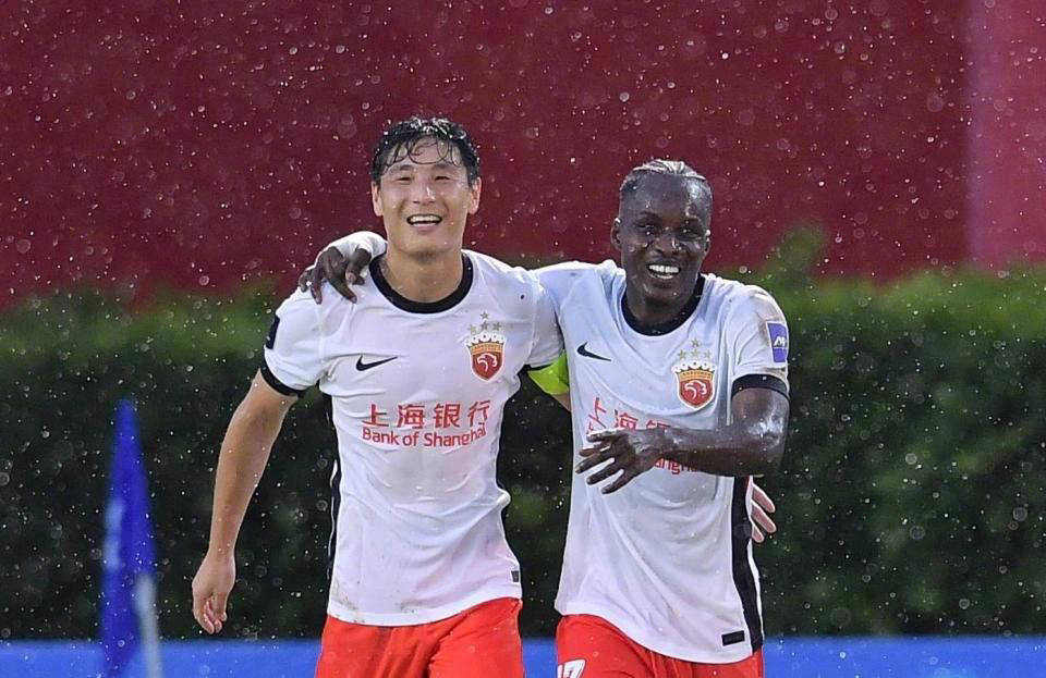 中超崛起！海港国安并列首位 亚冠格局颠覆，球迷欢呼雀跃