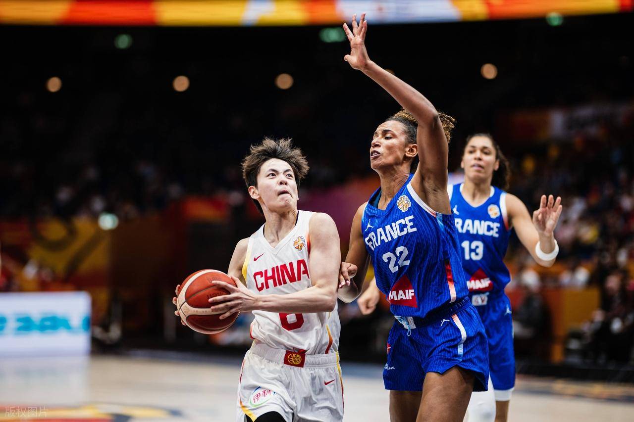 111-46，中国女篮首战虽大捷，却验出2大水货，球迷：她们早该退出国家队