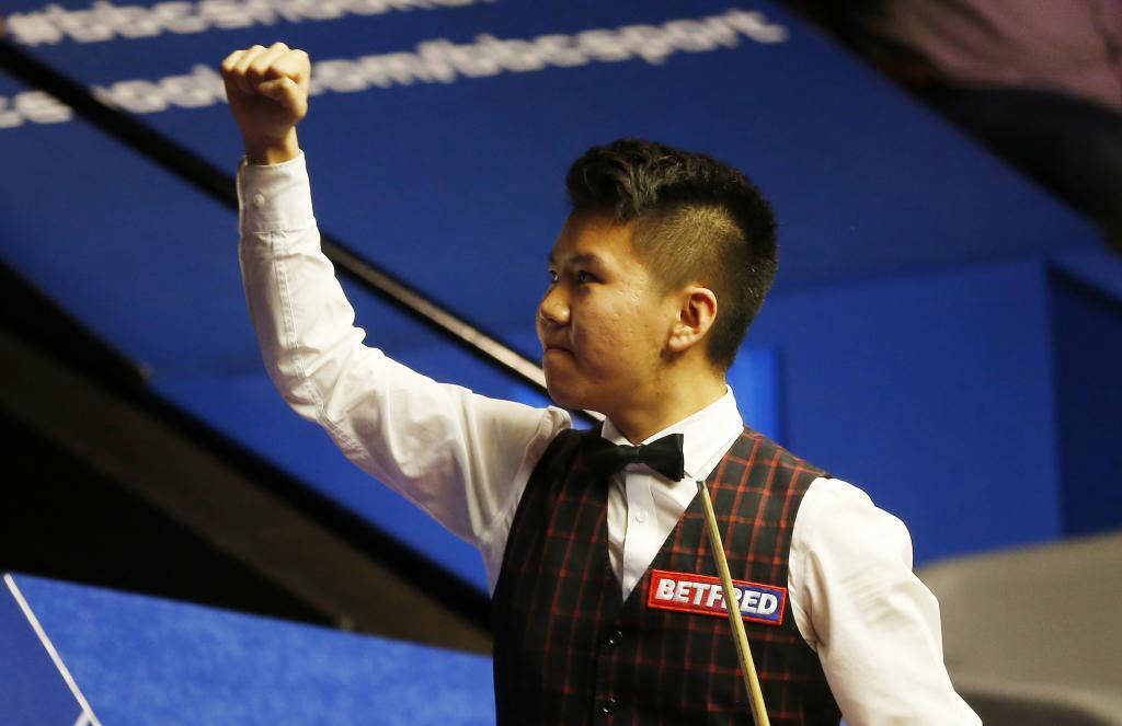 斯诺克赛事冷门惊现！中国新星王信伯领先，周跃龙成功追平对手！