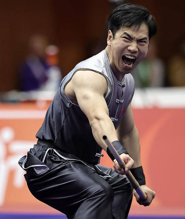 李剑鸣勇夺名古屋亚运武术男子南拳南棍全能冠军 中国包揽前三名
