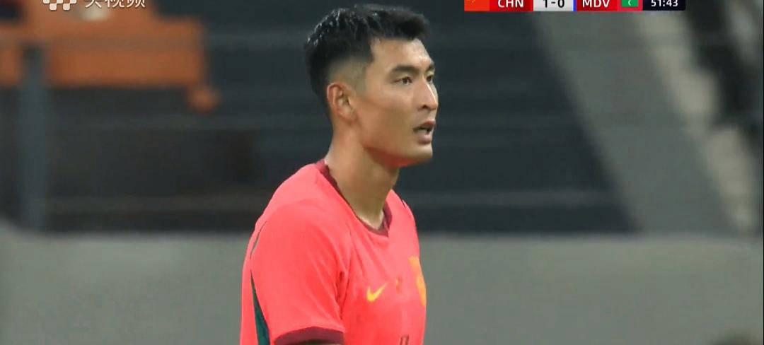 中国男足3-0战胜马尔代夫，王子铭上演帽子戏法，赵松源创下队史新纪录