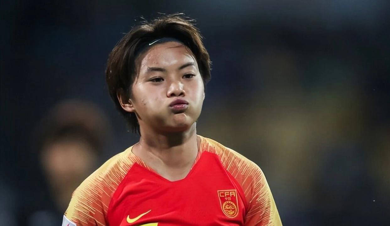中国女足VS越南女足首发阵容预测：吴海燕坐镇，王霜领衔，王妍雯冲锋