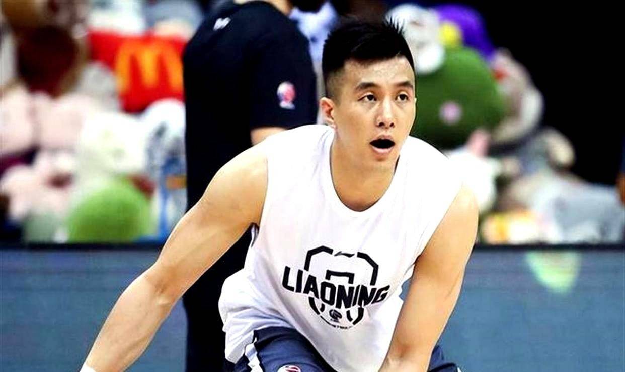 抵达北京！郭艾伦高调亮相，正式合同落定，全新身份曝光，国际篮联重磅官宣