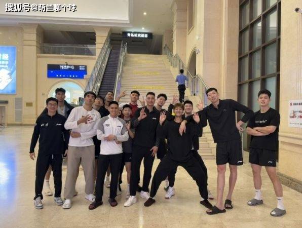 原创
首钢男篮完成体测,周琦随队状态轻松,赵睿搞怪抢镜,曾凡博不见踪影