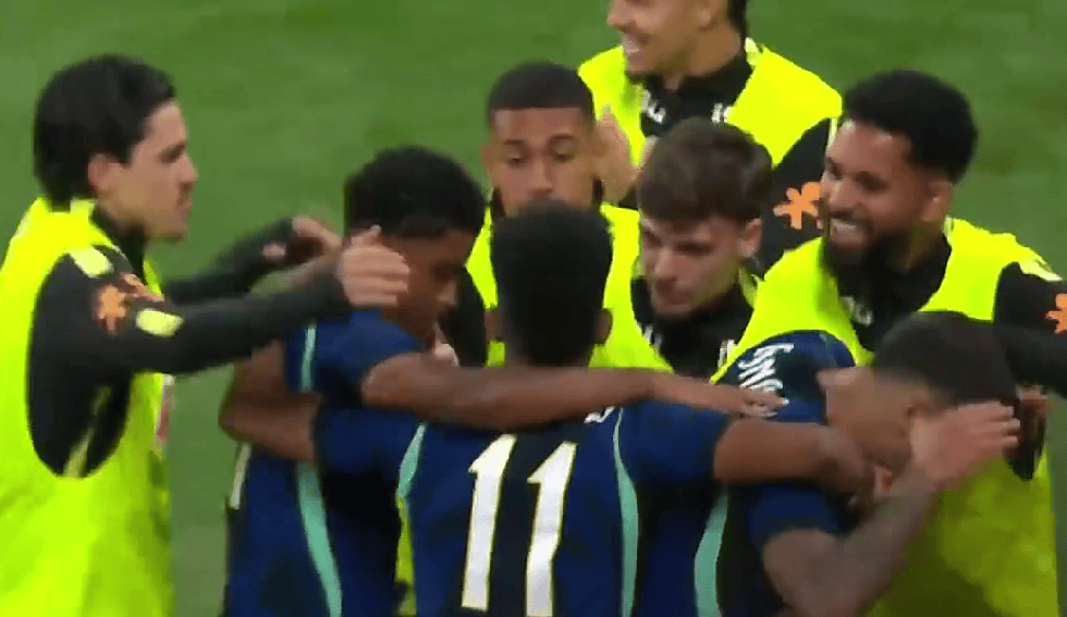 4-2！巴西“狼狈”取胜，拉菲尼亚遭遇“玄学”，巴萨“很受伤”