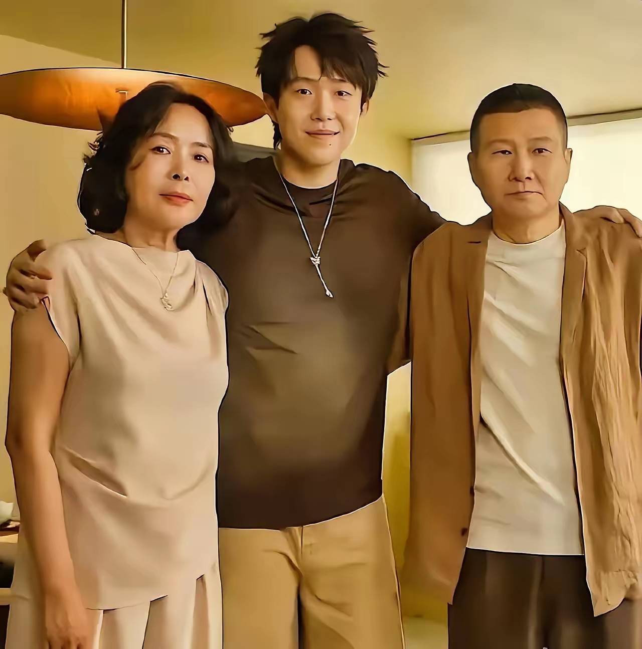 王楚钦发言收尾一眼破防，一句话勾起猜想，读懂樊振东选择背后的乒乓球困境