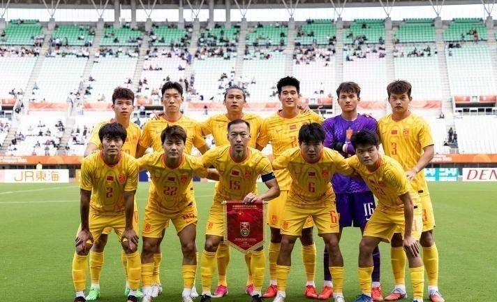10.3日：U23国足被吐槽！徐亮泼冷水：不用太指望，只看上王钰栋，徐彬太一般