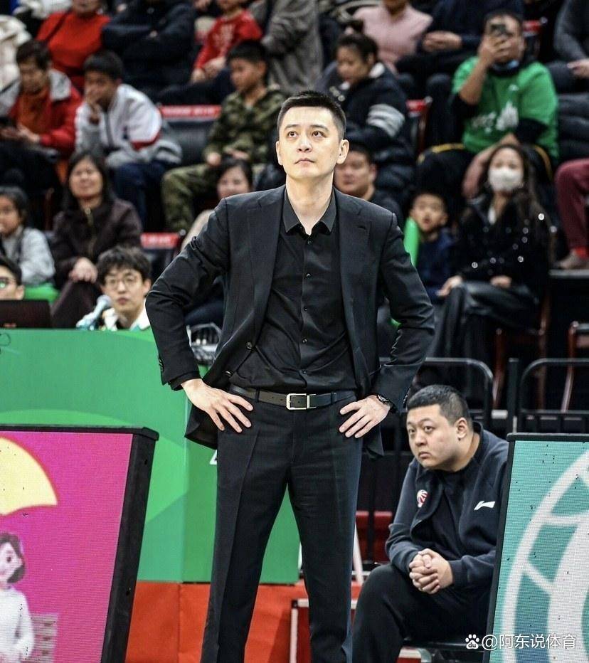 杨毅挑明杨鸣解说挣八份钱，比当辽宁主帅挣得多还轻松，换你复出吗