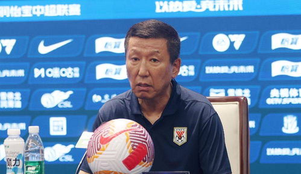 山东泰山客场0比1不敌成都蓉城，崔康熙赛后点名批评球员，球队内部张力显现