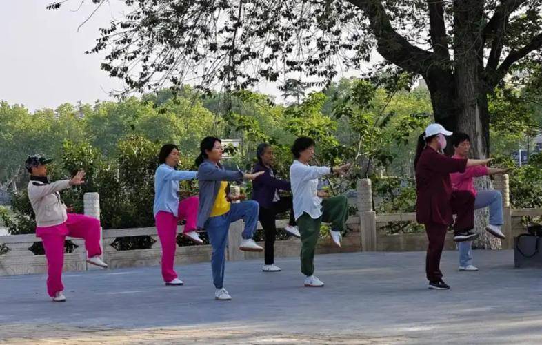德国人来北京凌晨五点被震撼:这烟火气才是真实的中国生活(图8) 德国人来北京凌晨五点被震撼:这烟火气才是真实的中国生活(图8)