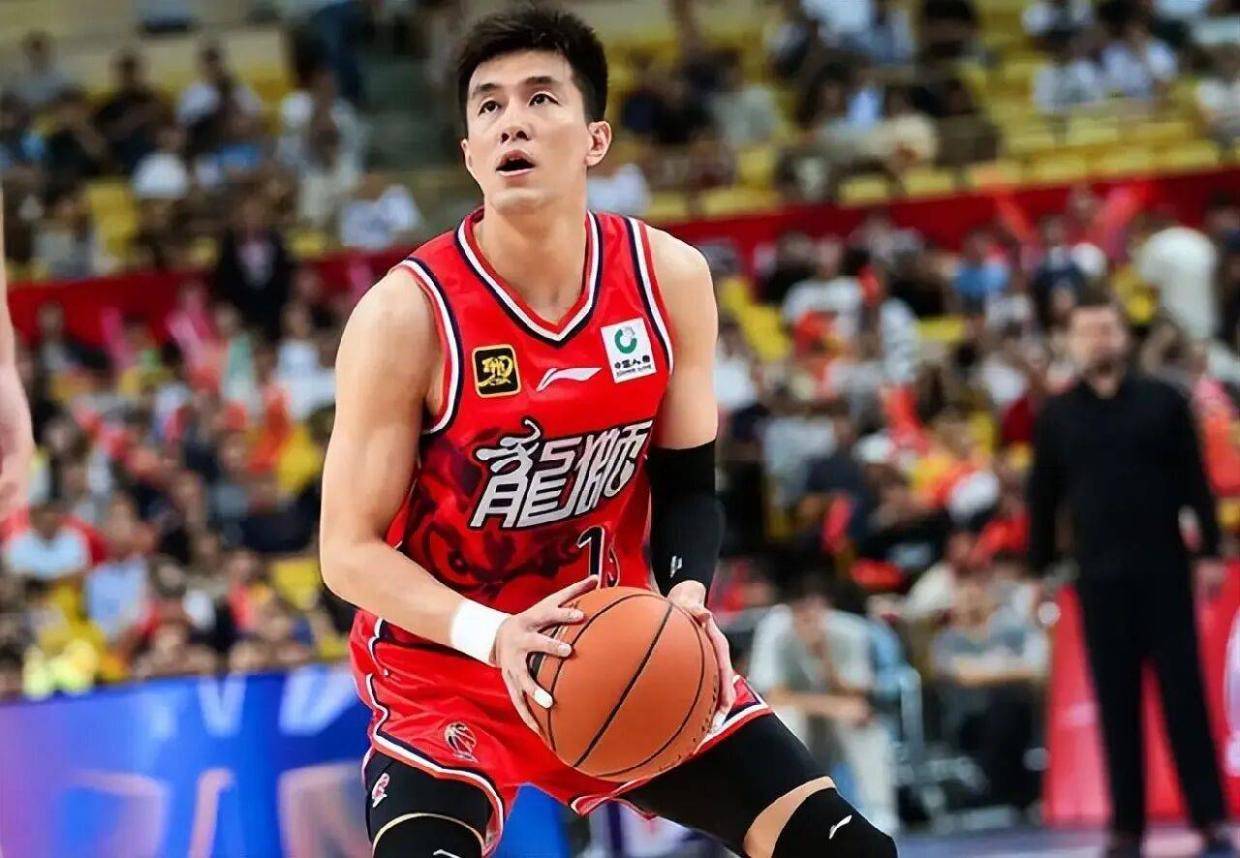 宏远速递！广东全队抵达汕头，萨姆纳确认季前赛报销，球迷呼吁签下郭艾伦！