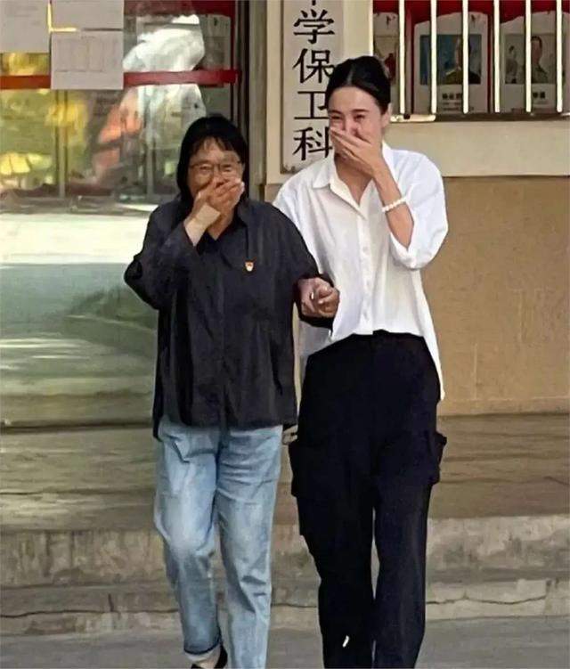 飞天官博评论区吵翻了？宋佳揽三大视后靠的不是题材红利，是演技封面图