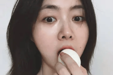 谭松韵暖心回应抑郁粉丝：暂停脚步舒缓情绪，坚信你能找到方向勇敢前行