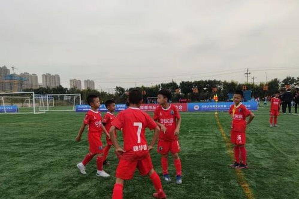 10.14日：韩端回应质疑：带儿子征战赛场绝非借口，女足名宿硬刚争议