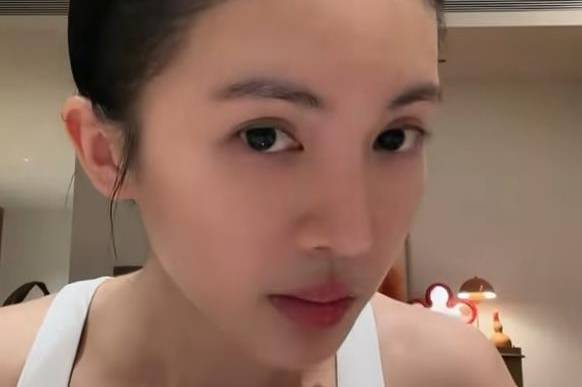 金晨直播表示：“王楚然也很好，我看了，很美，也很撒得开”封面图