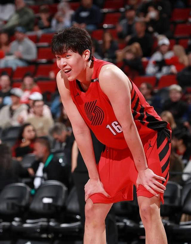 季前赛：开拓者119-66大胜伦敦雄狮 杨瀚森替补砍下13分4板4助攻