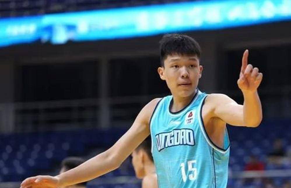 10月15日，杨瀚森背身转身抹开防守人却上篮脱手，正负值负15背后，短板暴露太致命