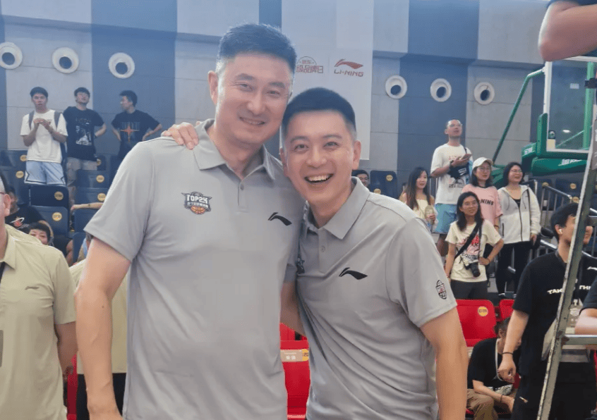 CBA最炸裂揭幕战！卫冕冠军被辽粤抢了风头：杜锋杨鸣两大冤家联手