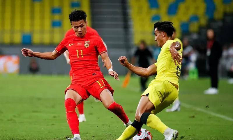 国足迎战马来西亚，争夺13年首胜，邵佳一果断调整队伍，CCTV5直播