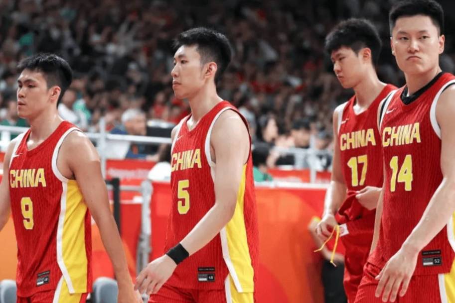 全是一群“工具人”！杨鸣一针见血：中国男篮凭什么赢日本？