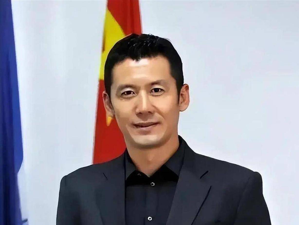 10月22日：正式回归，前国脚杨晨官宣签约，新球队也曝光，此前执掌的中超多队
