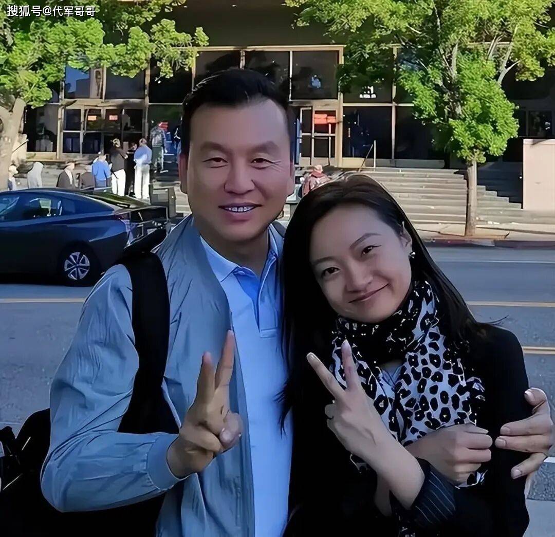 61岁央视名嘴张泽群近况曝光！曾与胡佳娜生一子