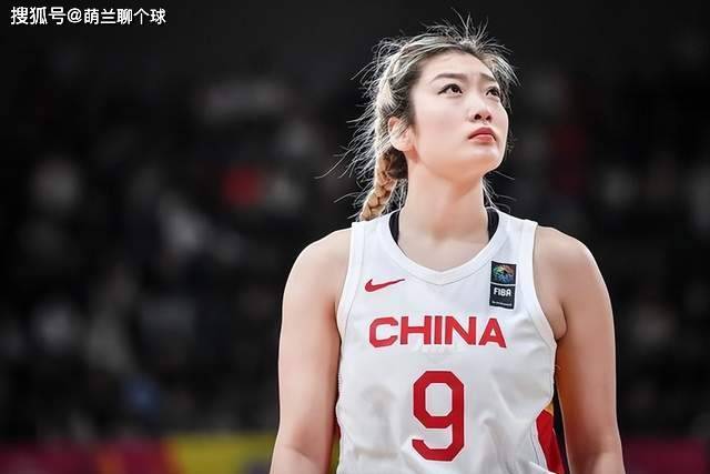 距离新赛季越来越近！又看到李梦了，她晒出美照，3个字尽显底气