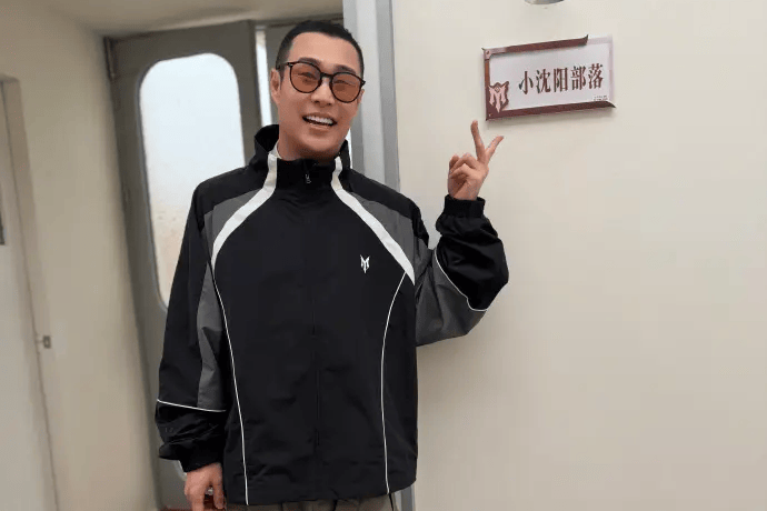 小沈阳晒照回应获披荆斩棘冠军：希望很快就能明天见！