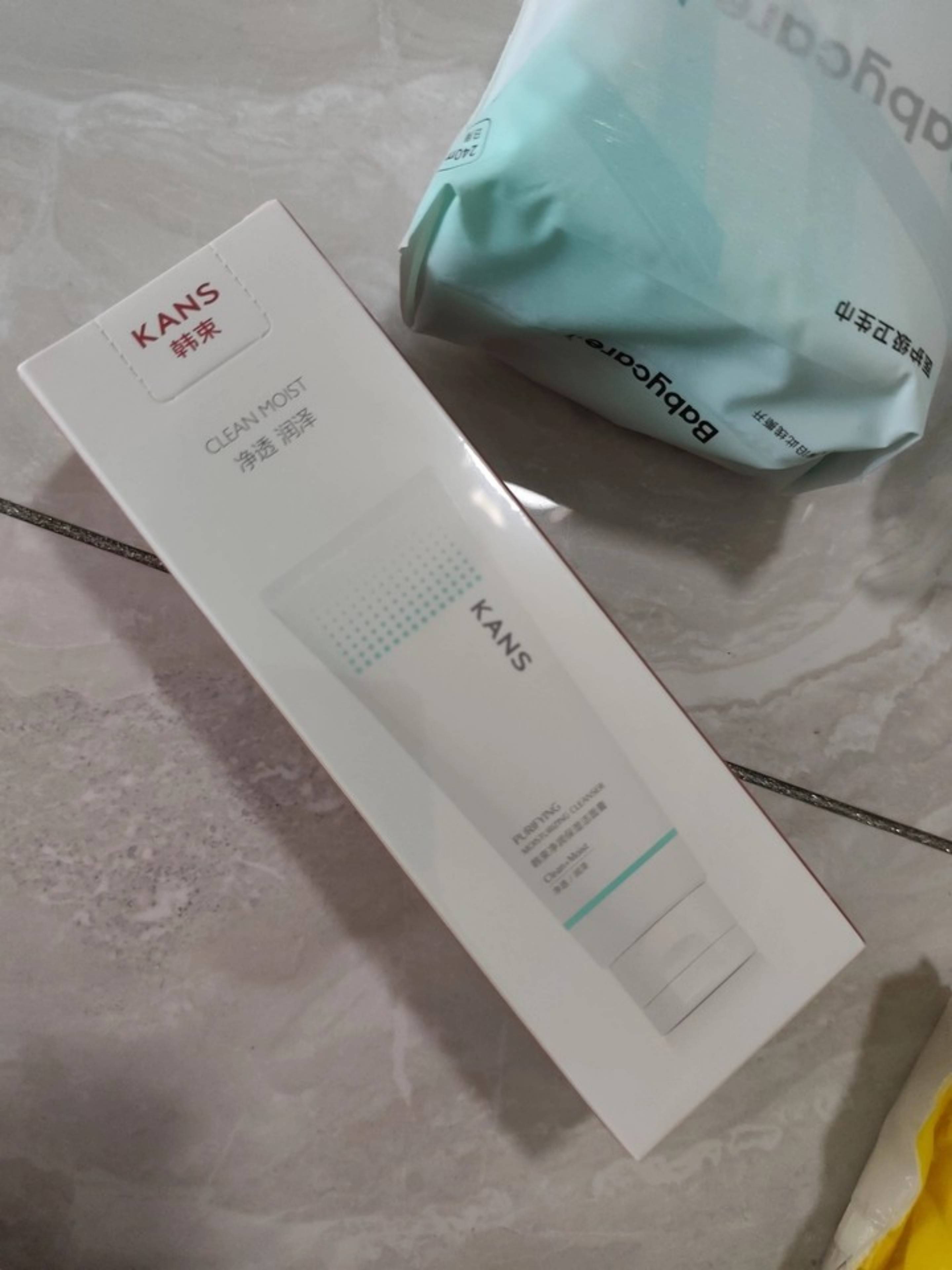 青少年脸上痘痘用什么洗面奶?洗后肌肤超通透