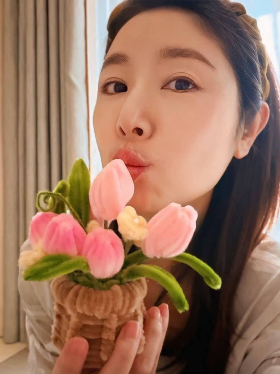 林心如晒女儿母亲节礼物这波凡尔赛我给满分