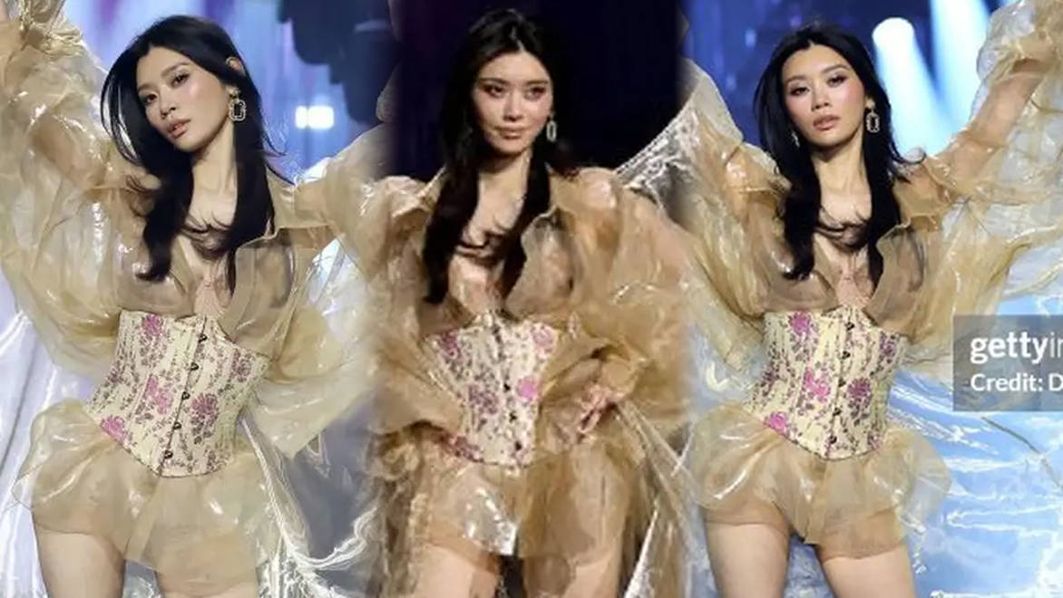 奚梦瑶现身维密秀好撩人，台步轻盈姿态大气